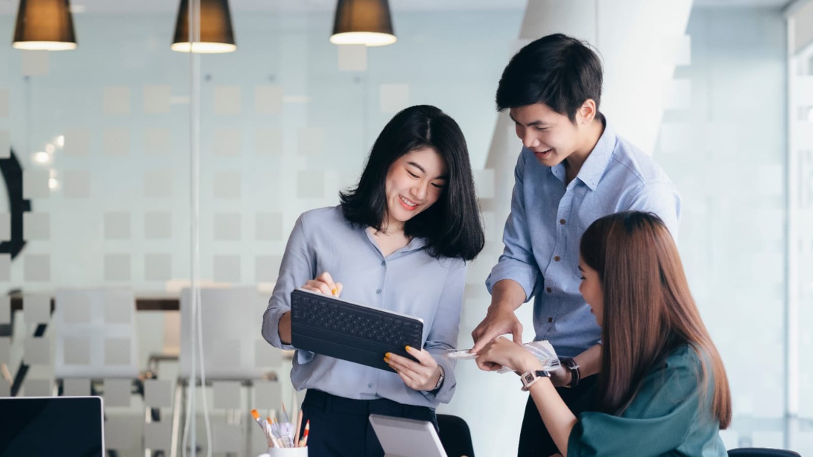 Collegues working together at a desk